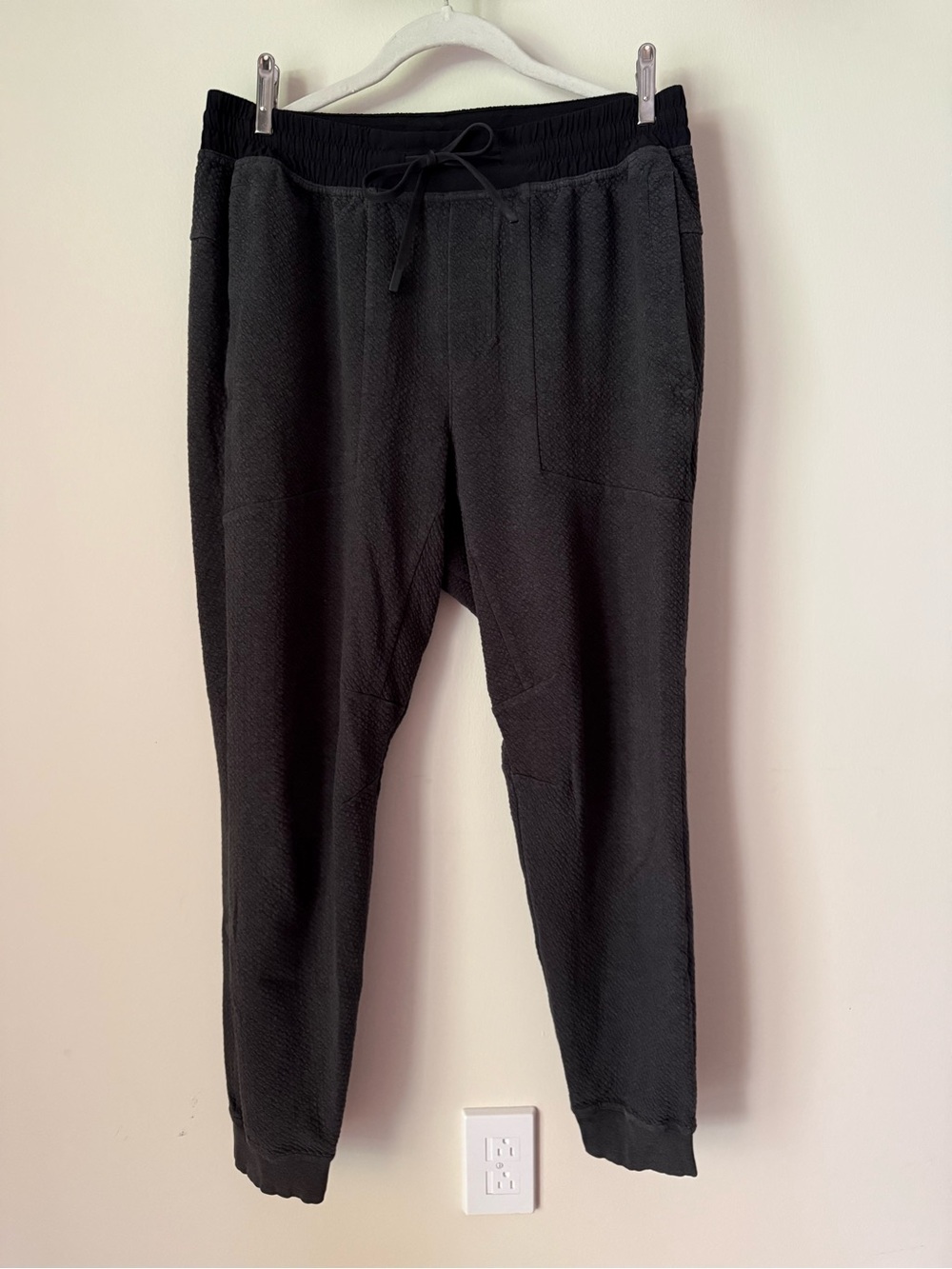 l Lululemon Men’s Black Textured Jogger Pants Drawstring Athletic Sweatpants